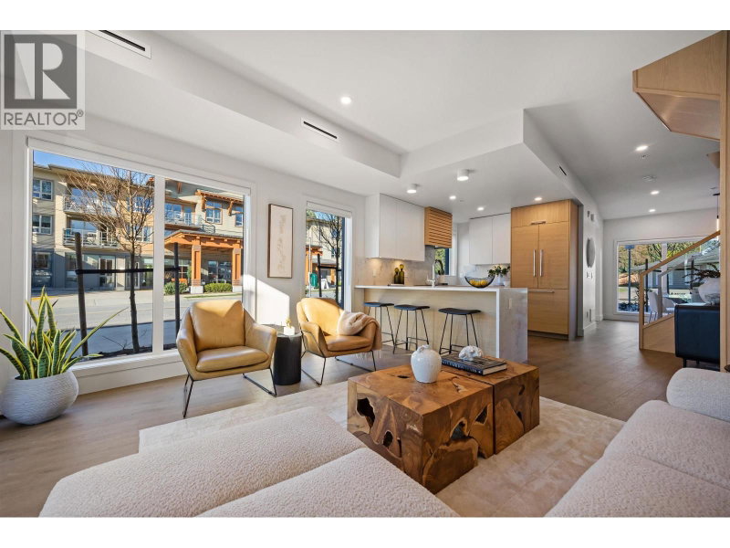 3218 HIGHLAND Boulevard North Vancouver British Columbia, V7R 2V9 - 3 Bedrooms Condo For Sale