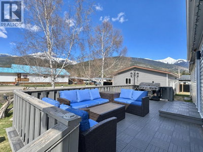 41 CEDAR Street | Valemount British Columbia | Slide Image Eight