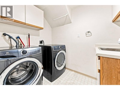 4245 NAUTILUS Close | Vancouver British Columbia | Slide Image Nineteen