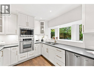 4245 NAUTILUS Close | Vancouver British Columbia | Slide Image Seven