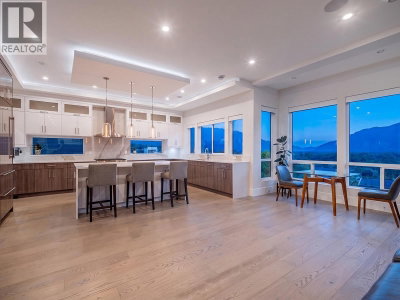 41301 HORIZON Drive | Squamish British Columbia | Slide Image Five