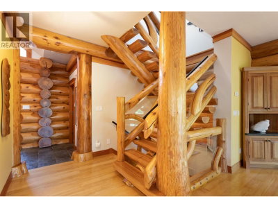 6361 FAIRWAY Drive | Whistler British Columbia | Slide Image Four