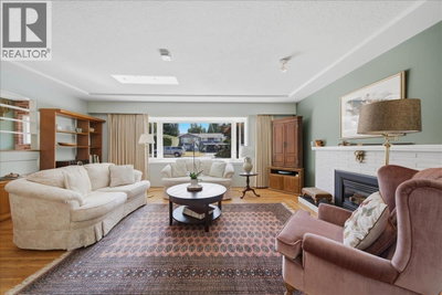 1388 CAMBRIDGE Drive | Coquitlam British Columbia | Slide Image Fifteen