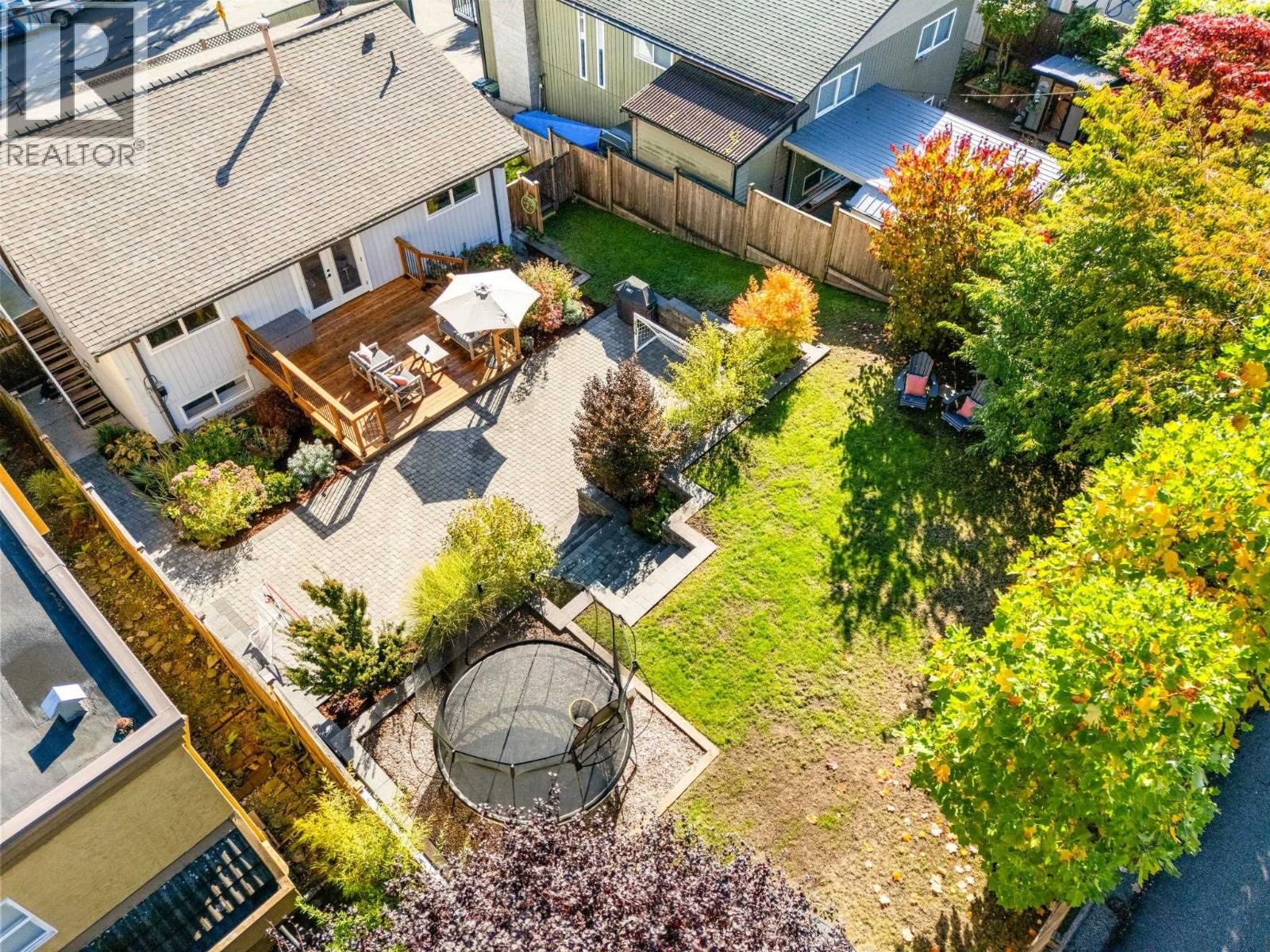 1147 DEEP COVE Road, North Vancouver, British Columbia V7G 1S4