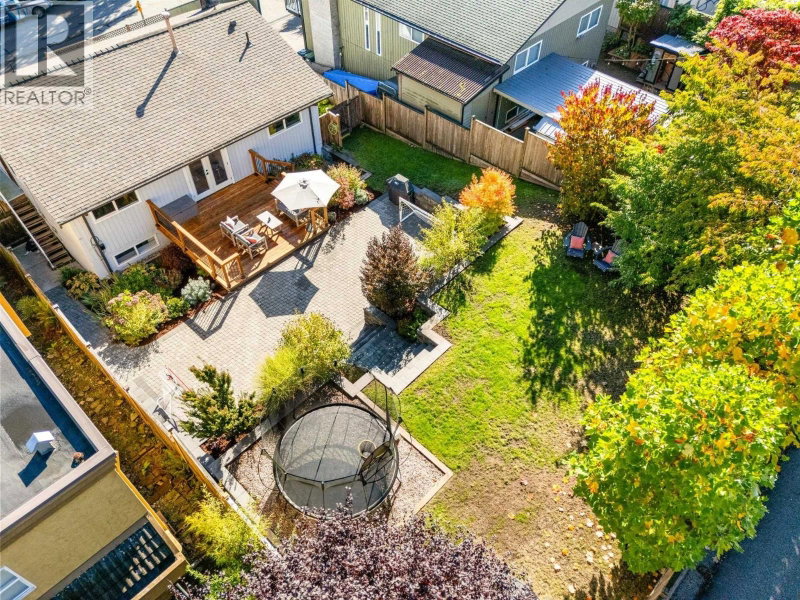 1147 DEEP COVE Road North Vancouver British Columbia, V7G 1S4 - 5 Bedrooms Home For Sale