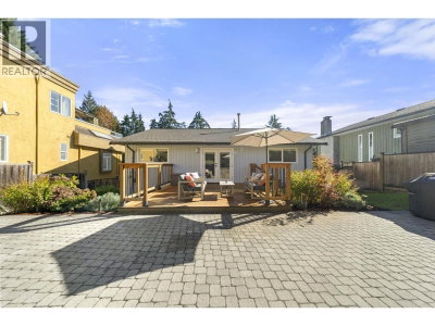 1147 DEEP COVE Road | North Vancouver British Columbia | Slide Image Thirty-six
