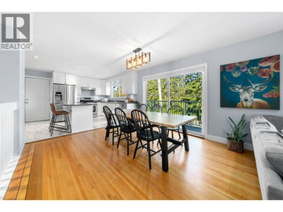 1147 DEEP COVE Road | North Vancouver British Columbia | Slide Image Nine