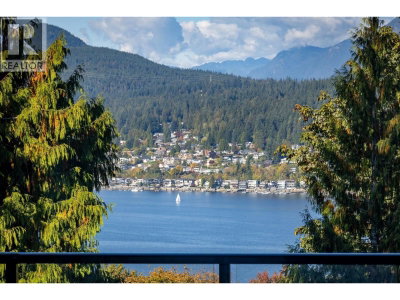 1034 GATENSBURY Road | Port Moody British Columbia | Slide Image Three