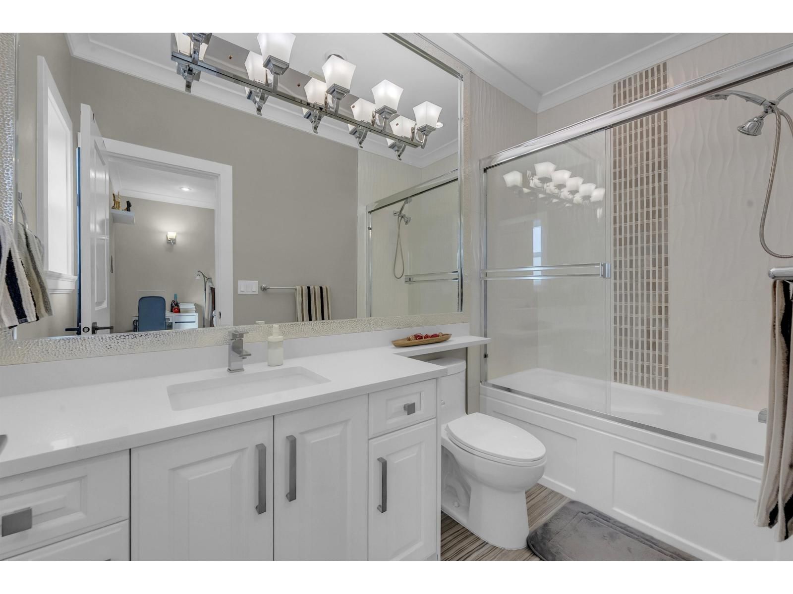 15648 82 AVENUE Image 23