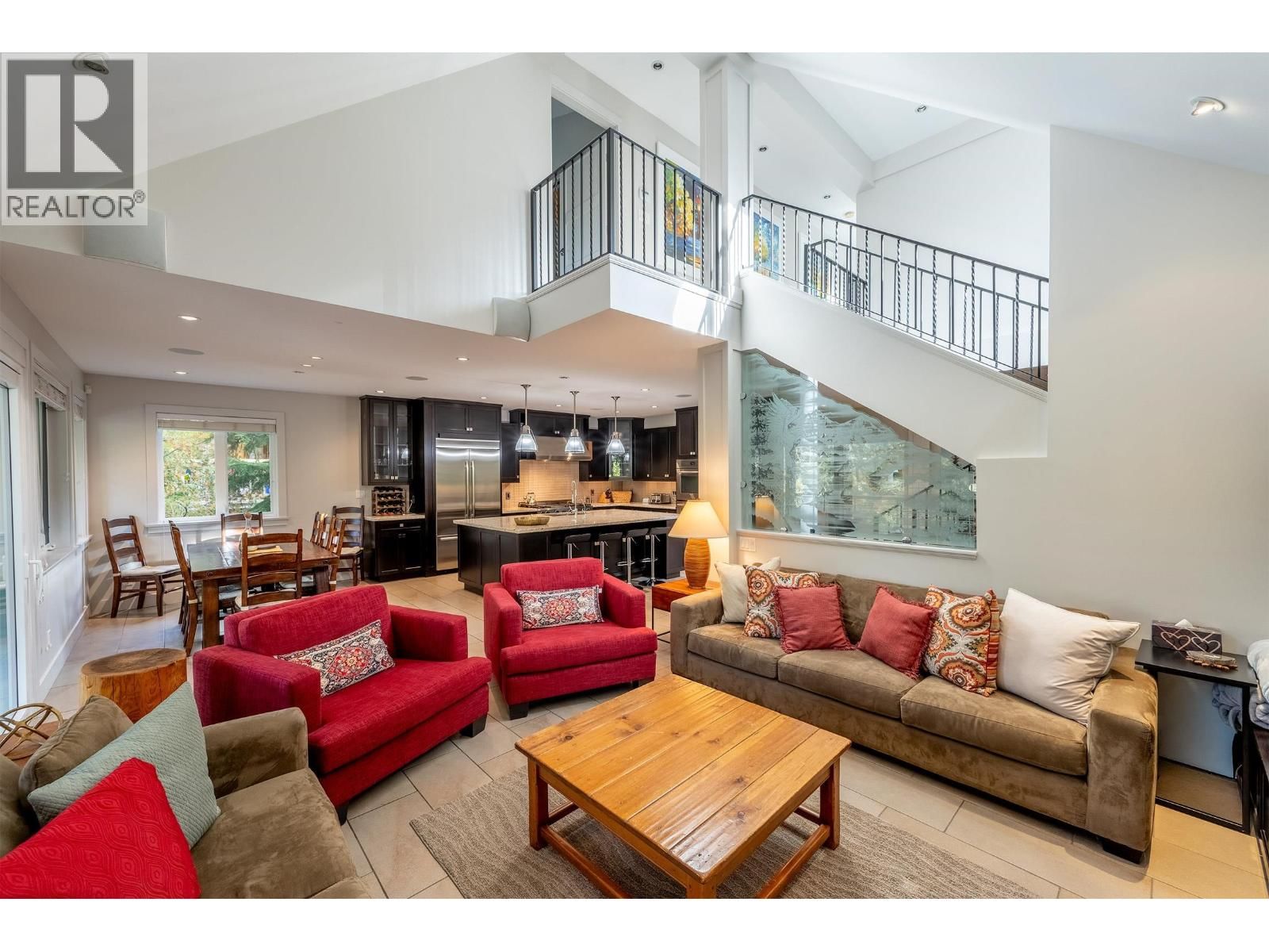 2817 CLIFFTOP Lane
