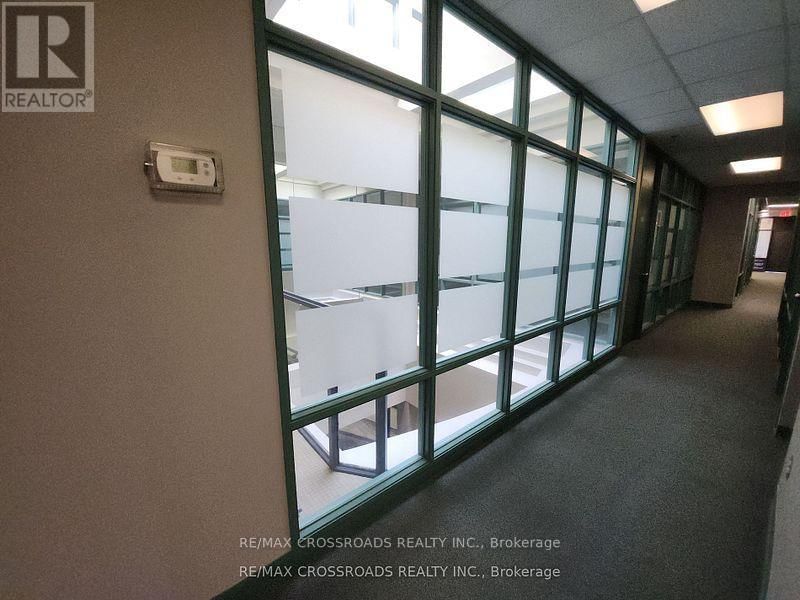 220 - 50 DUNLOP STREET E Image 22