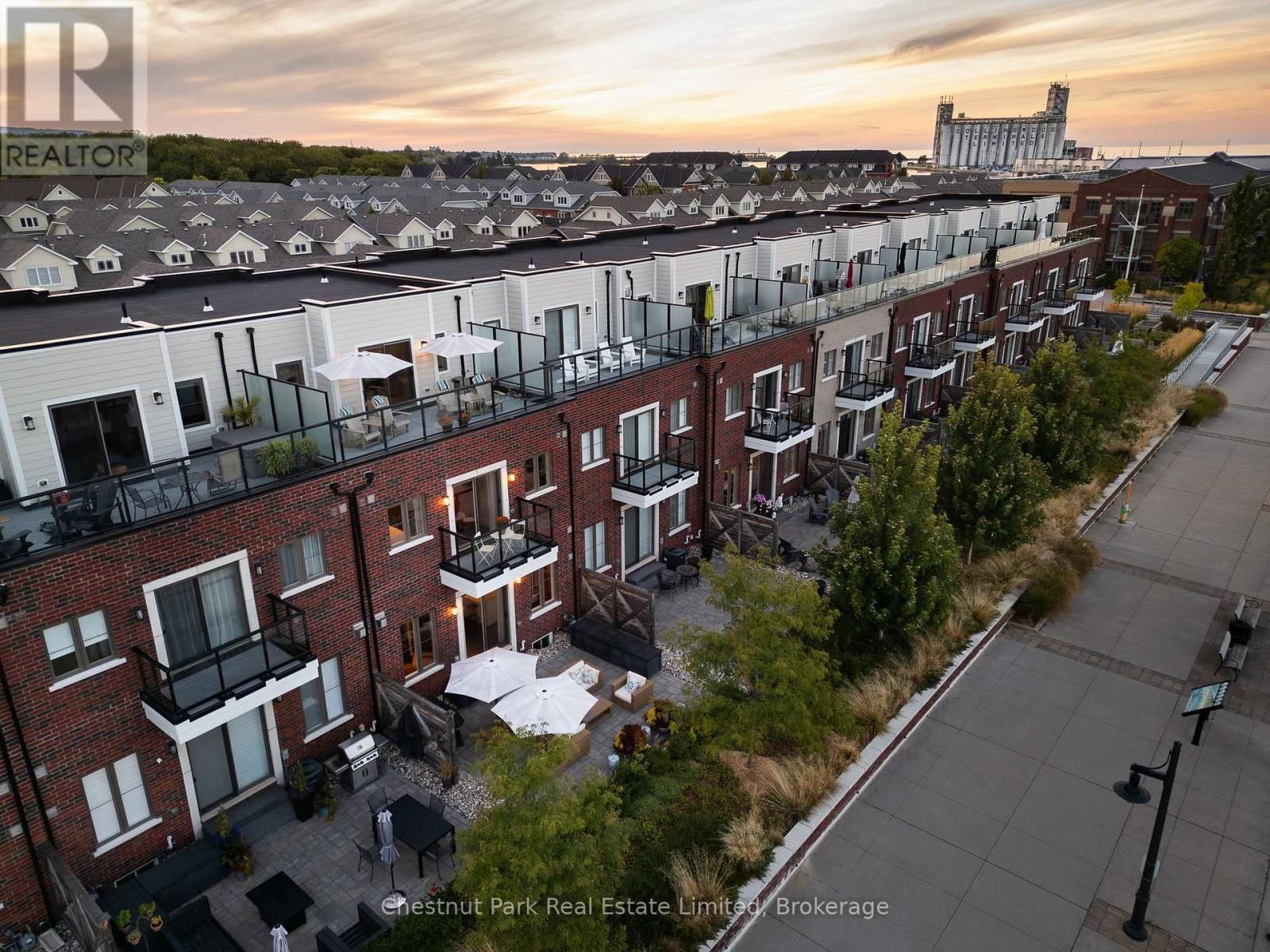 31 EMERSON MEWS Image 12