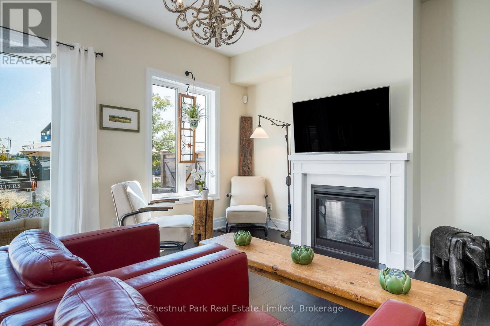 31 EMERSON MEWS Image 15