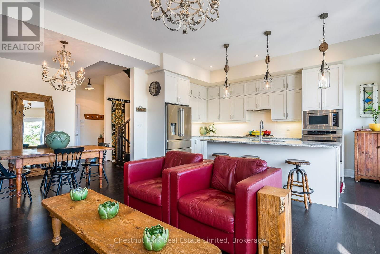 31 EMERSON MEWS Image 17