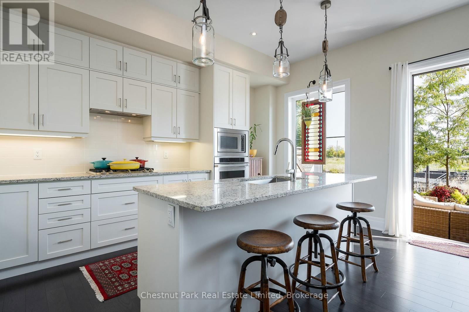 31 EMERSON MEWS Image 19
