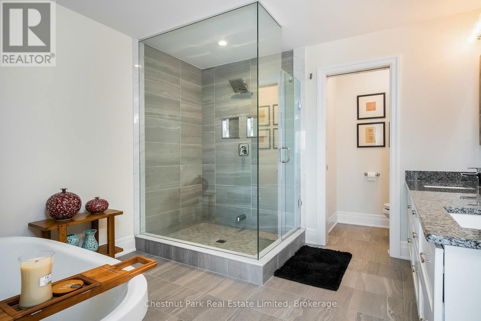 31 EMERSON MEWS Image 25