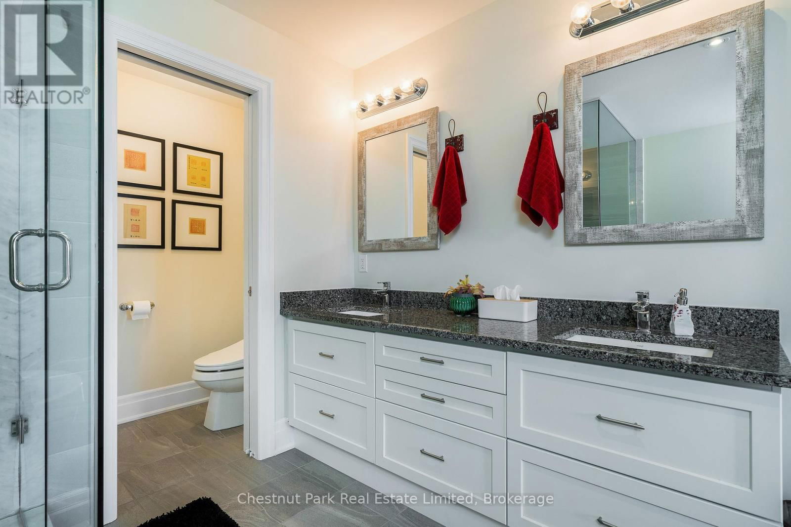 31 EMERSON MEWS Image 26