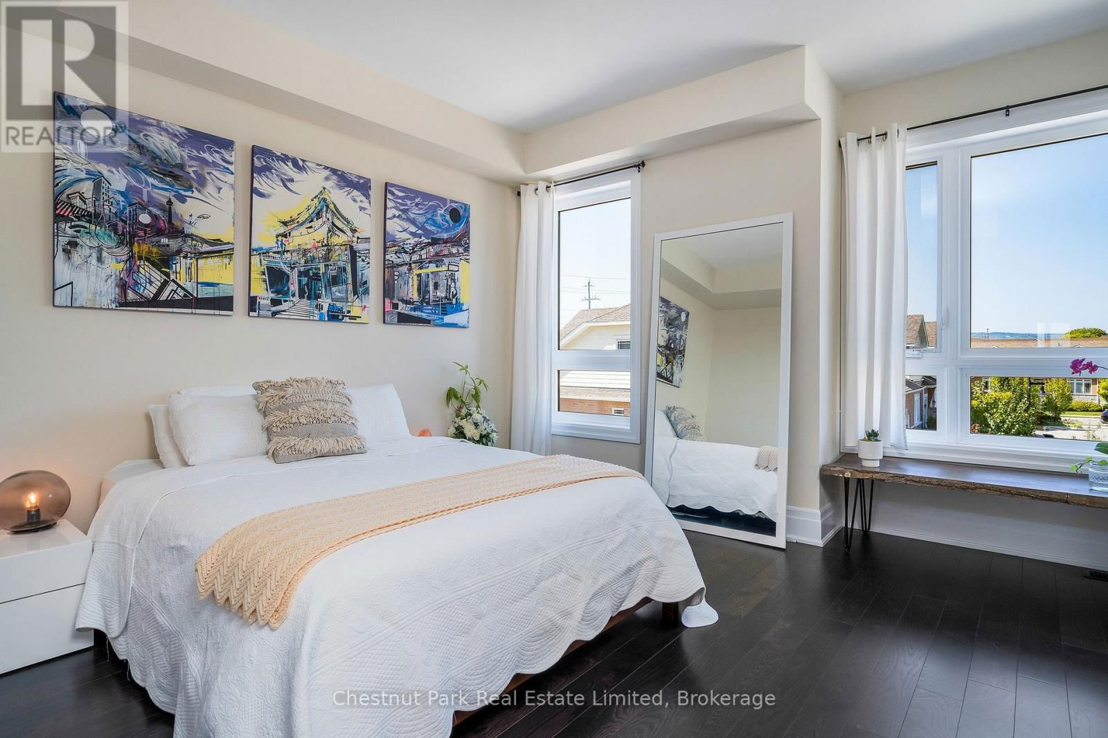 31 EMERSON MEWS Image 29