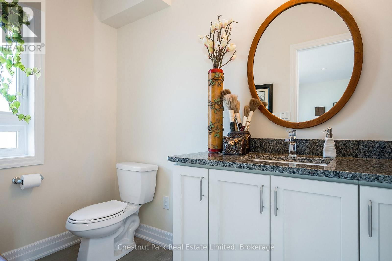 31 EMERSON MEWS Image 34
