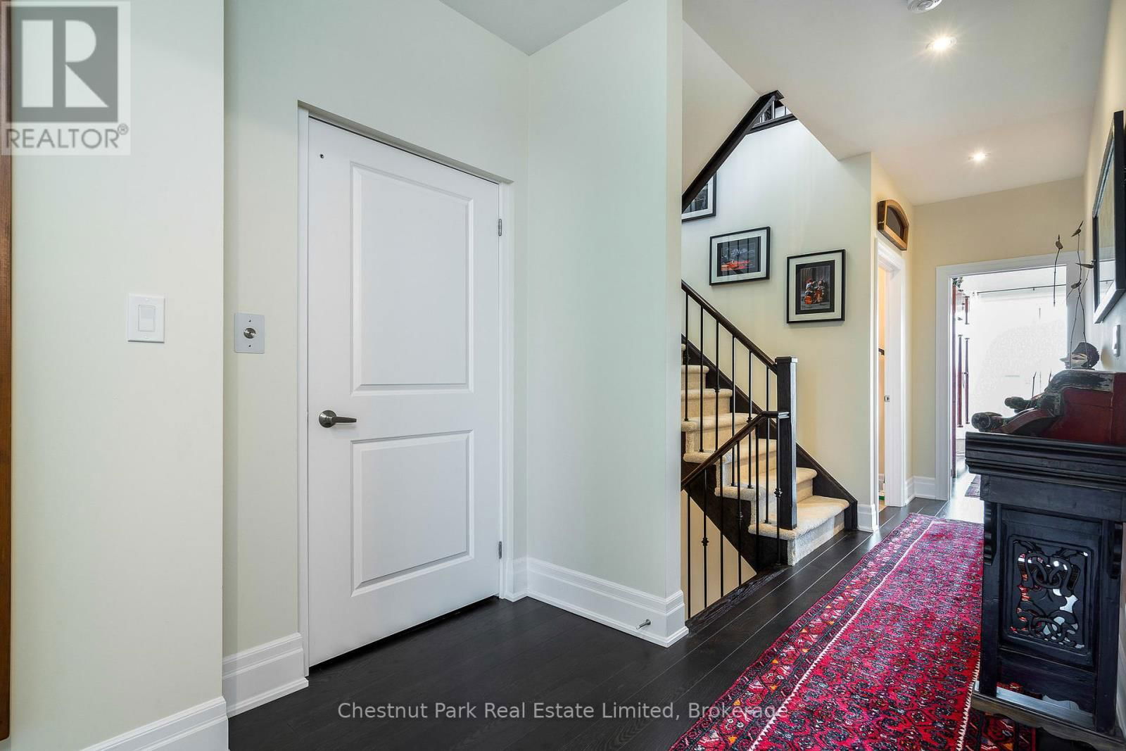 31 EMERSON MEWS Image 40