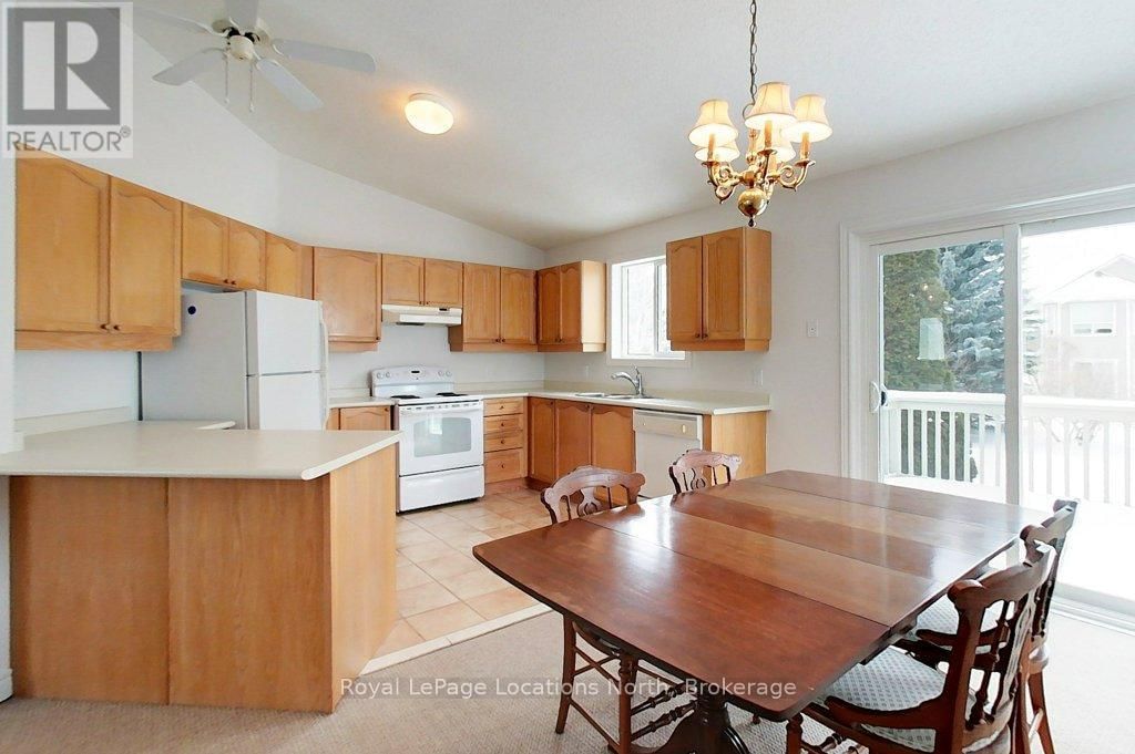321 BALSAM STREET Image 13