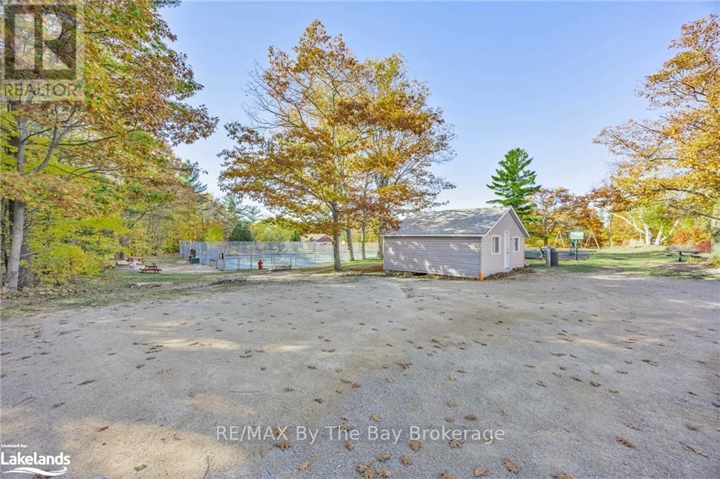 425 RIVER ROAD W Image 39