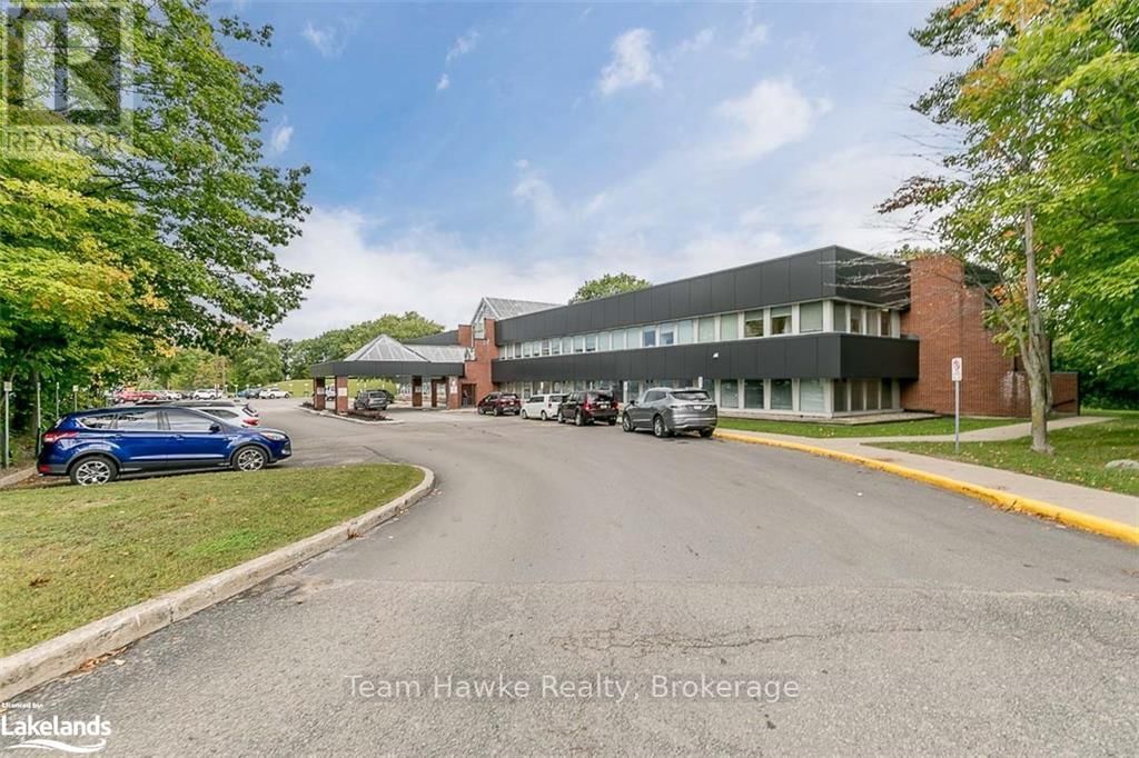 203 - 240 PENETANGUISHENE ROAD Image 1