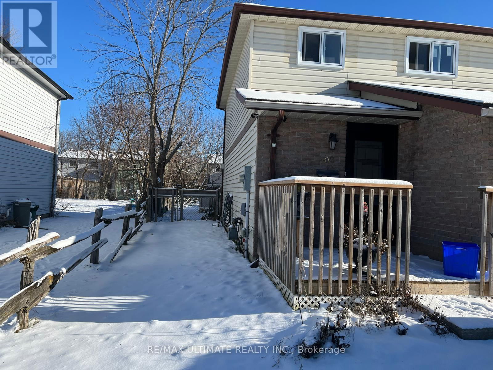 102 MOWAT CRESCENT Image 23