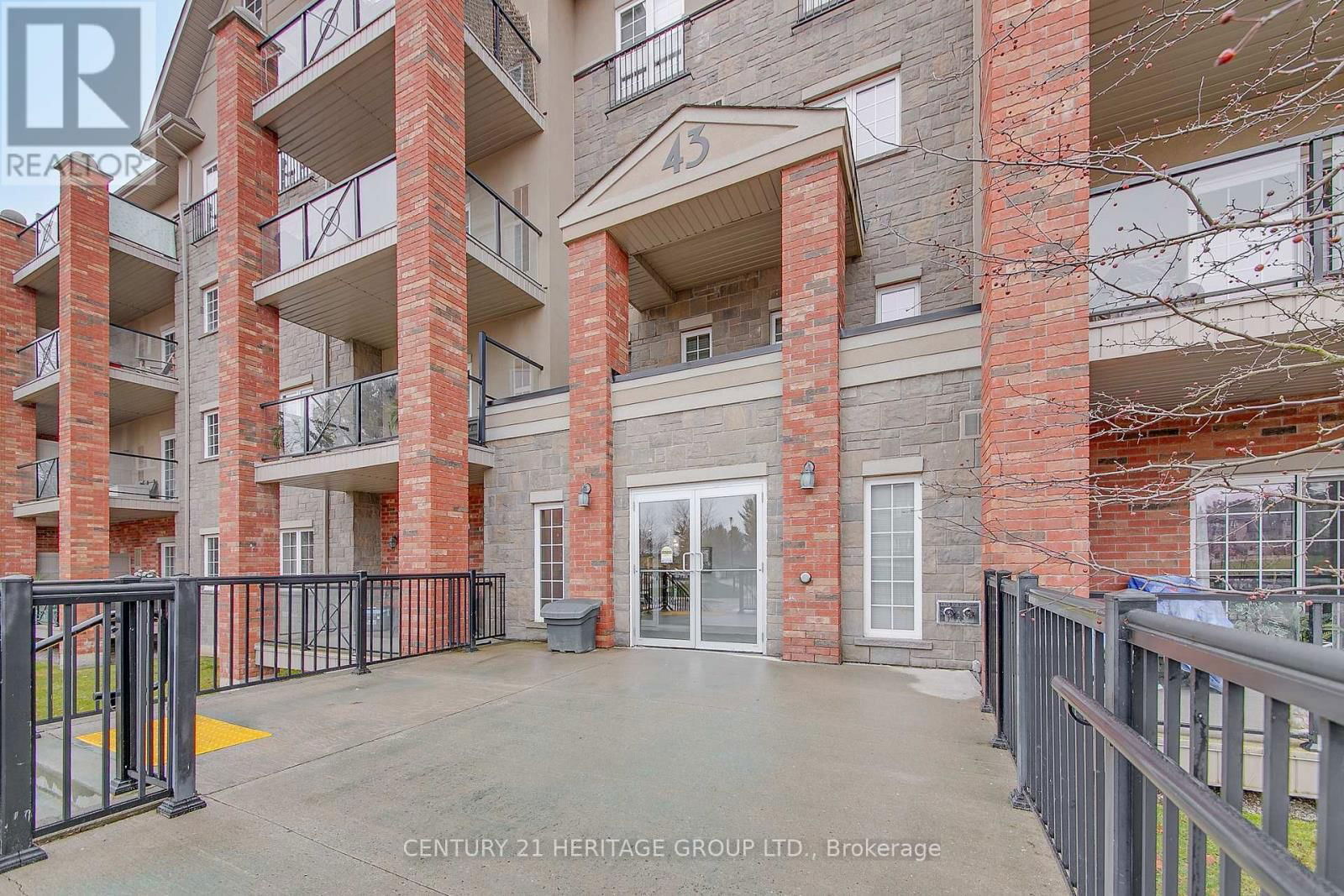 204 - 43 FERNDALE DRIVE S Image 3