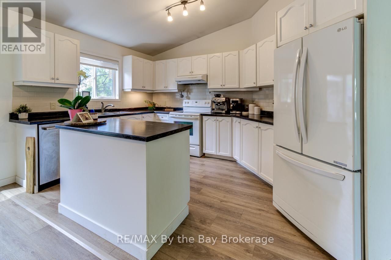 309 BALSAM STREET Image 11