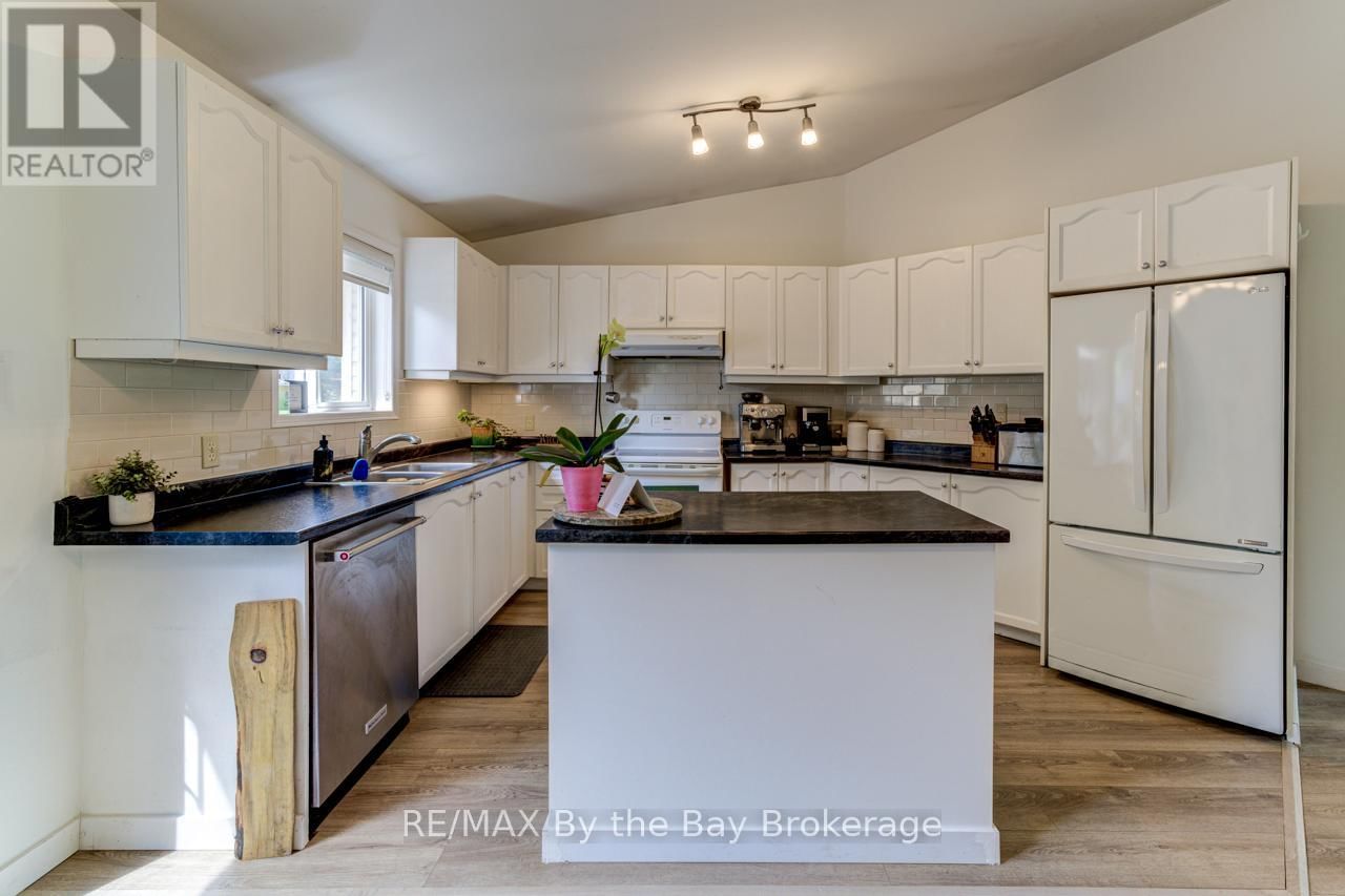 309 BALSAM STREET Image 12