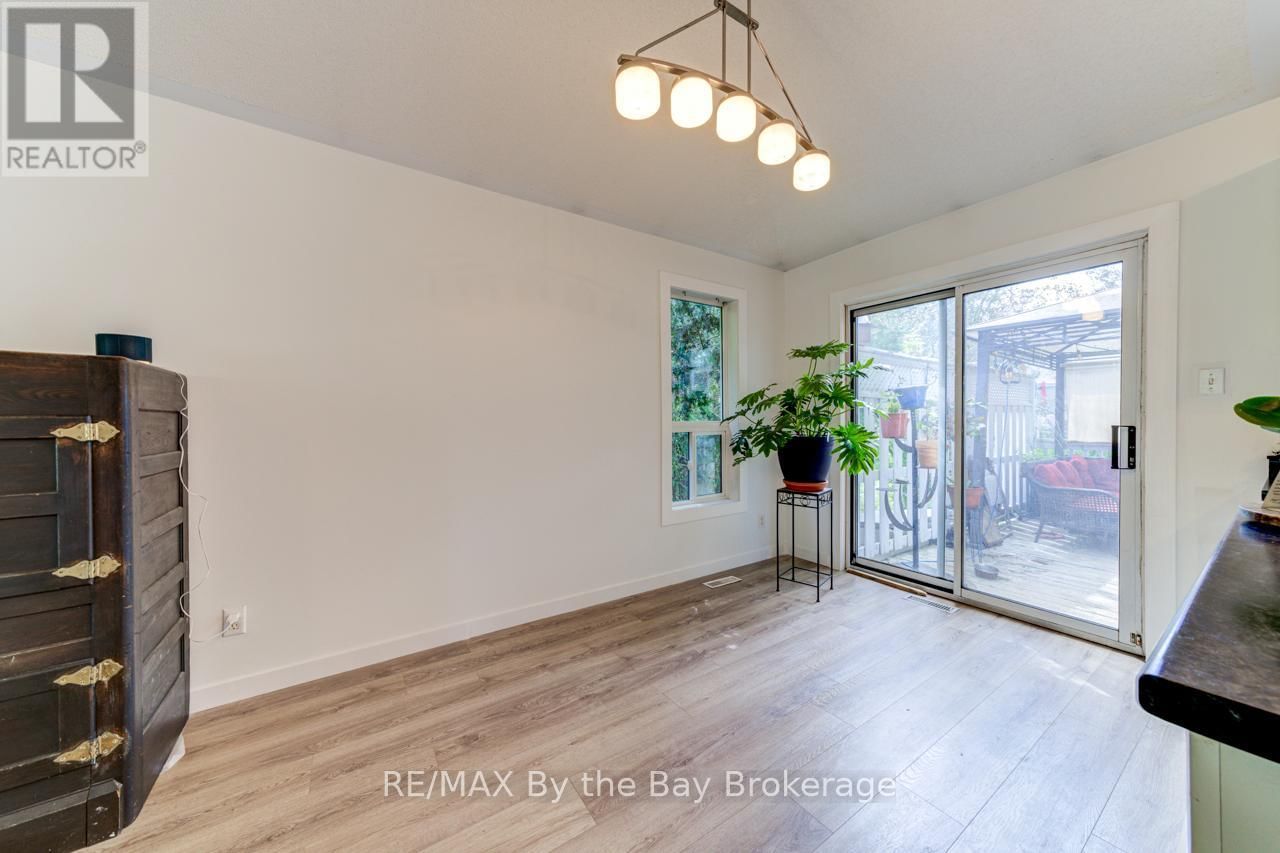 309 BALSAM STREET Image 13