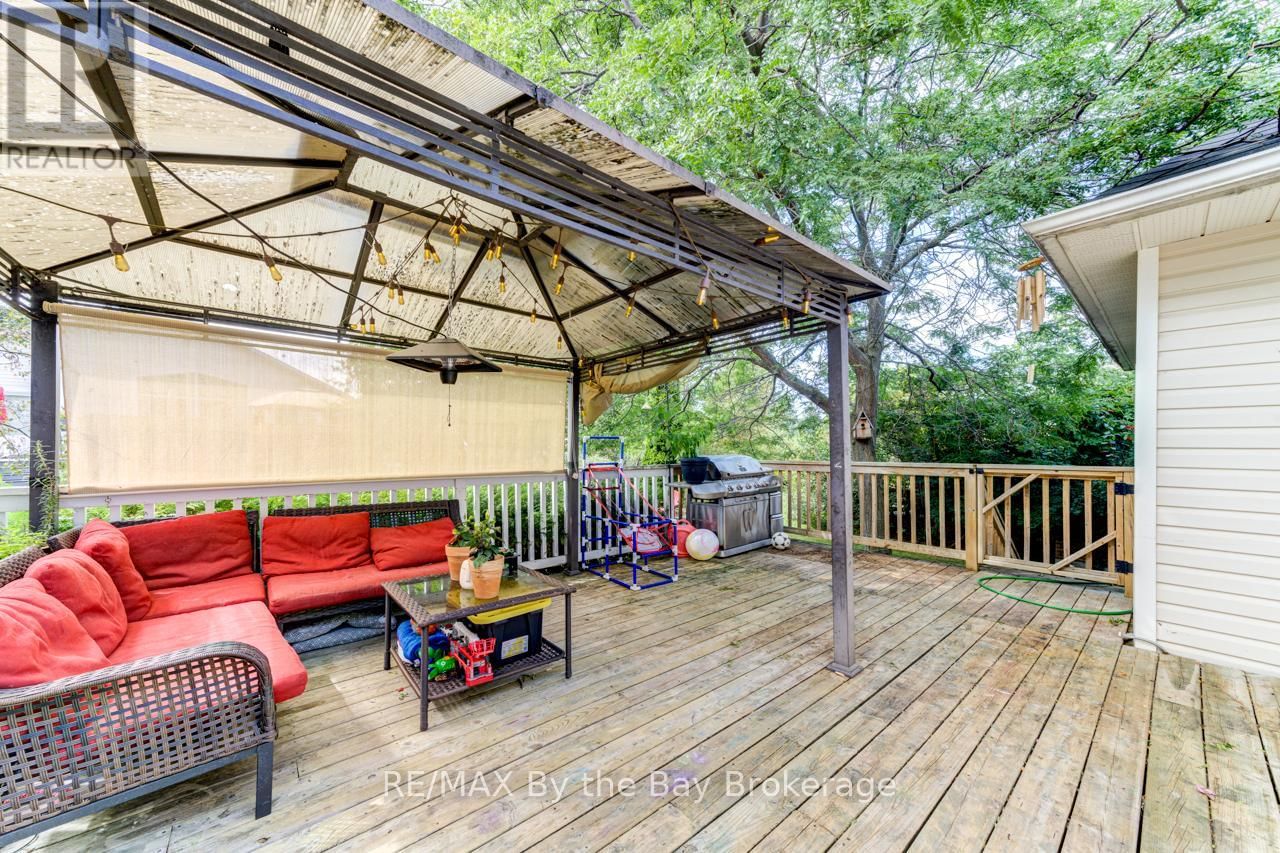 309 BALSAM STREET Image 14