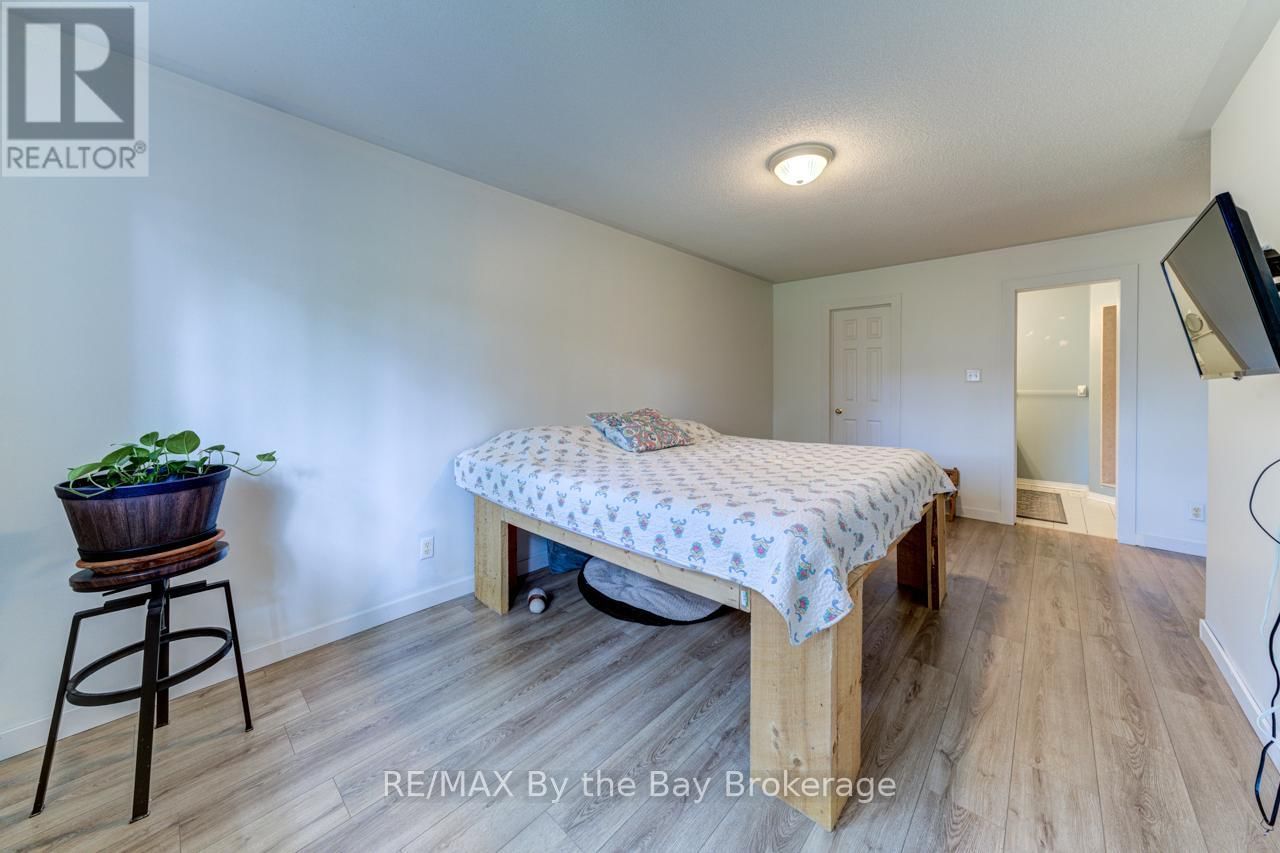 309 BALSAM STREET Image 17