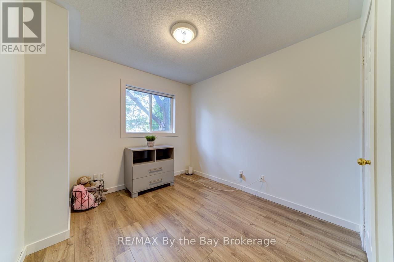 309 BALSAM STREET Image 18