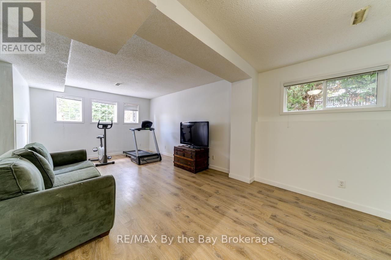 309 BALSAM STREET Image 23