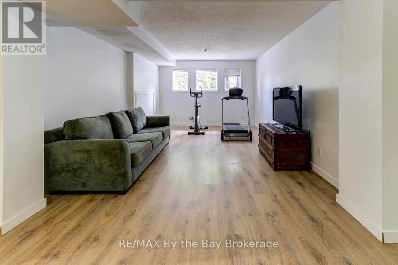 309 BALSAM STREET Image 24