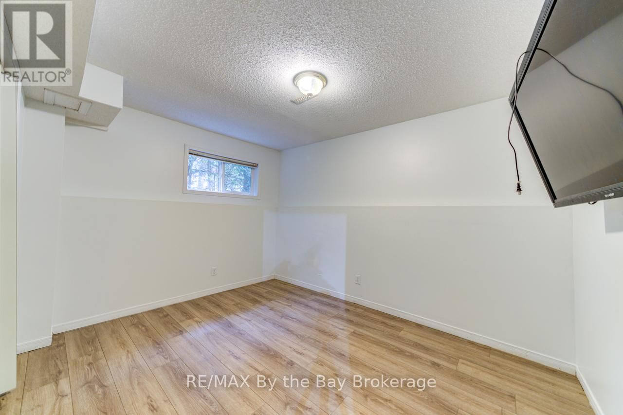 309 BALSAM STREET Image 25
