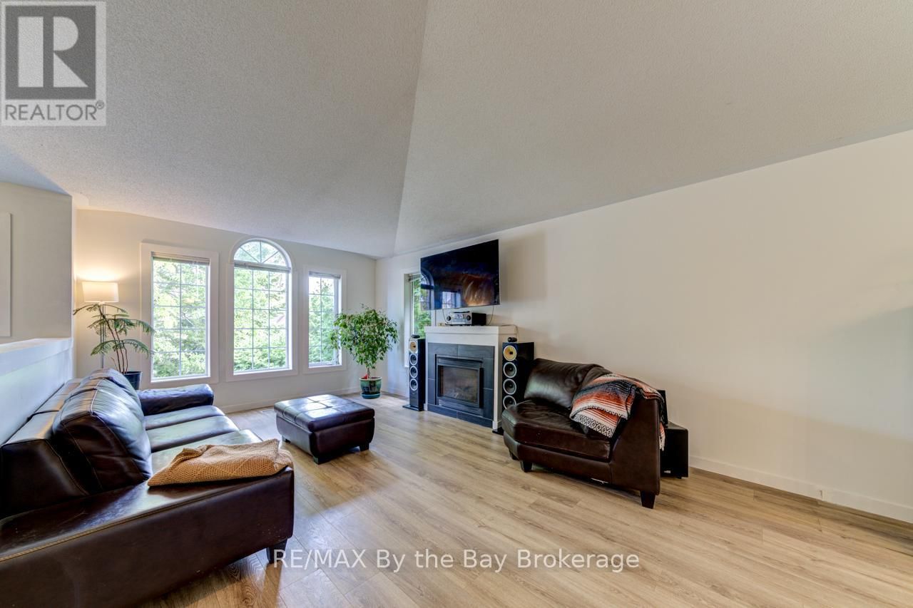 309 BALSAM STREET Image 6