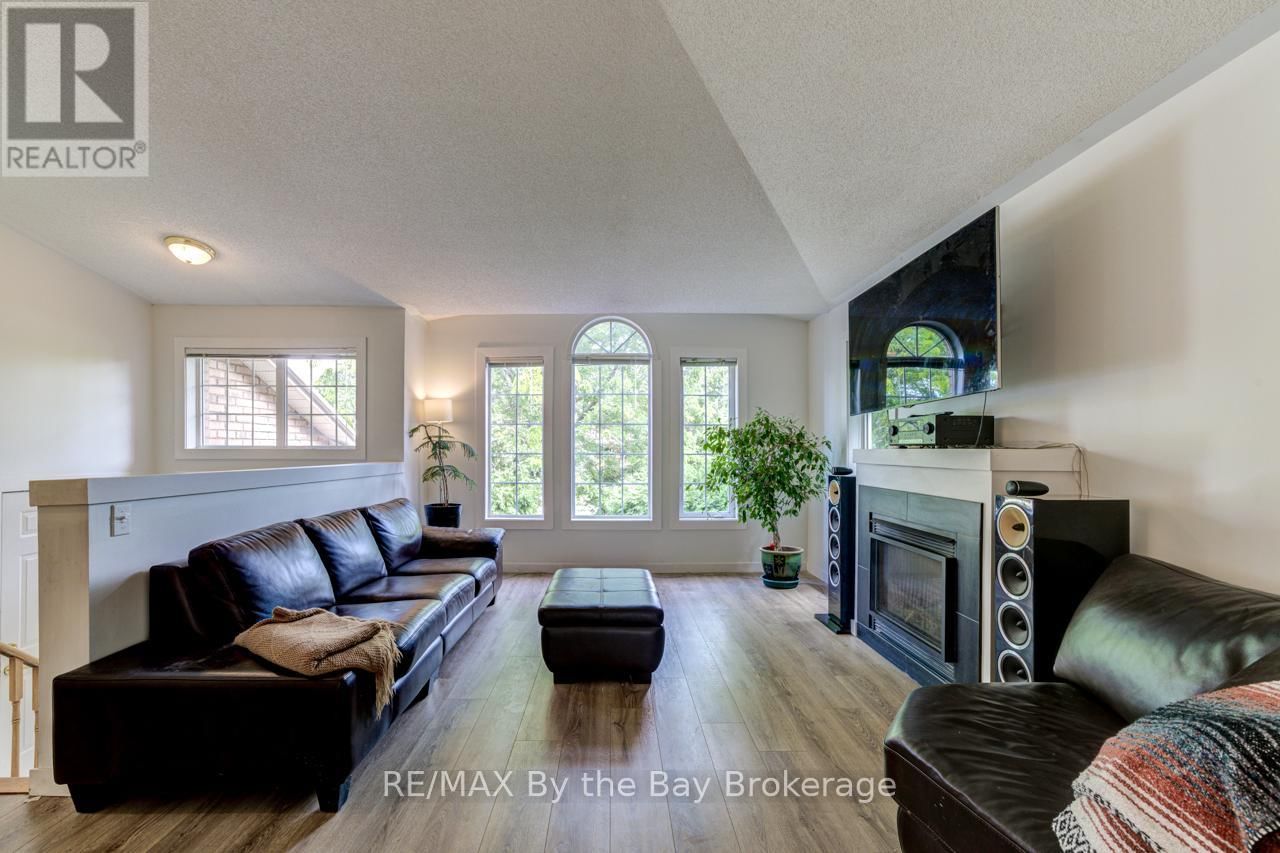309 BALSAM STREET Image 7