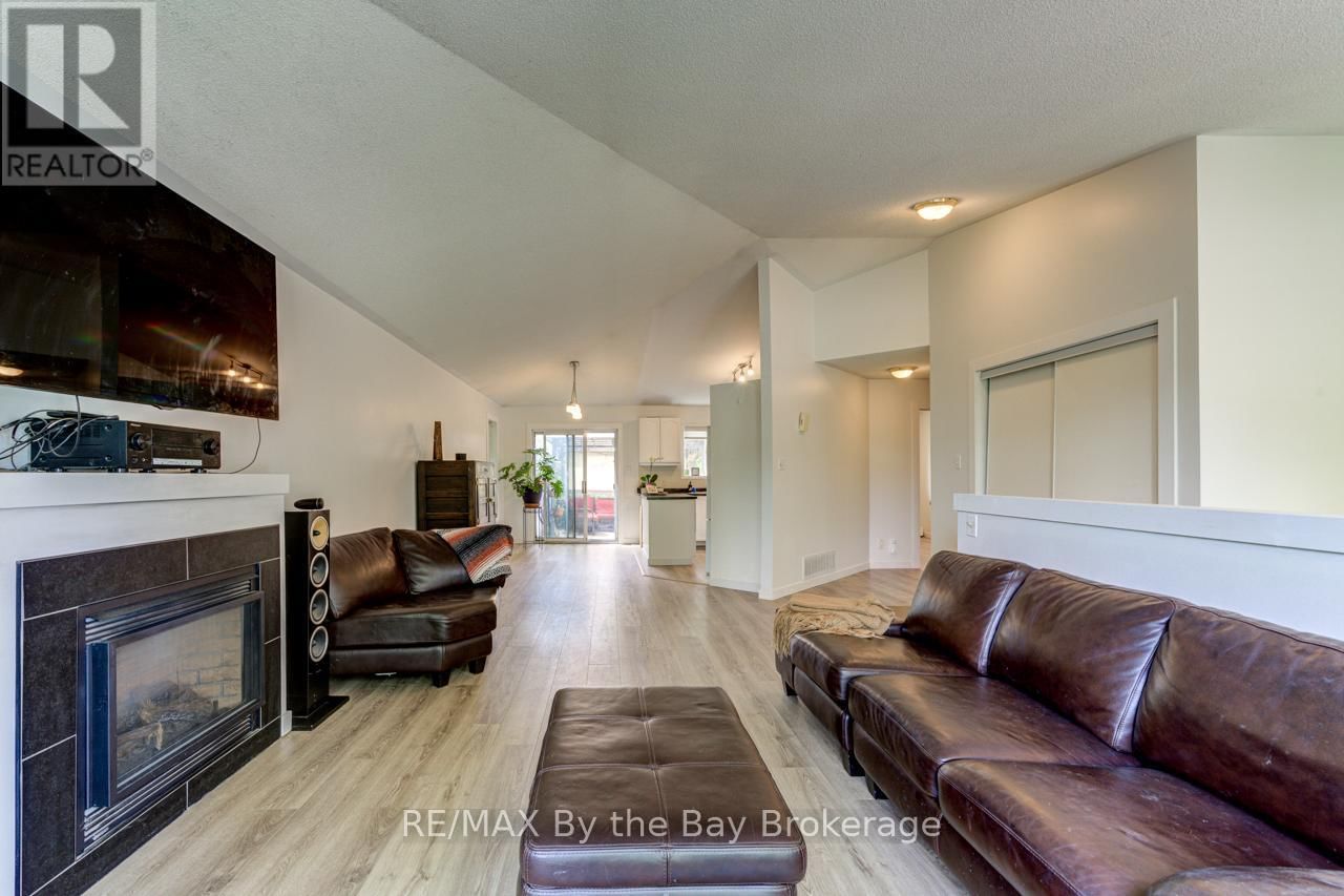 309 BALSAM STREET Image 8