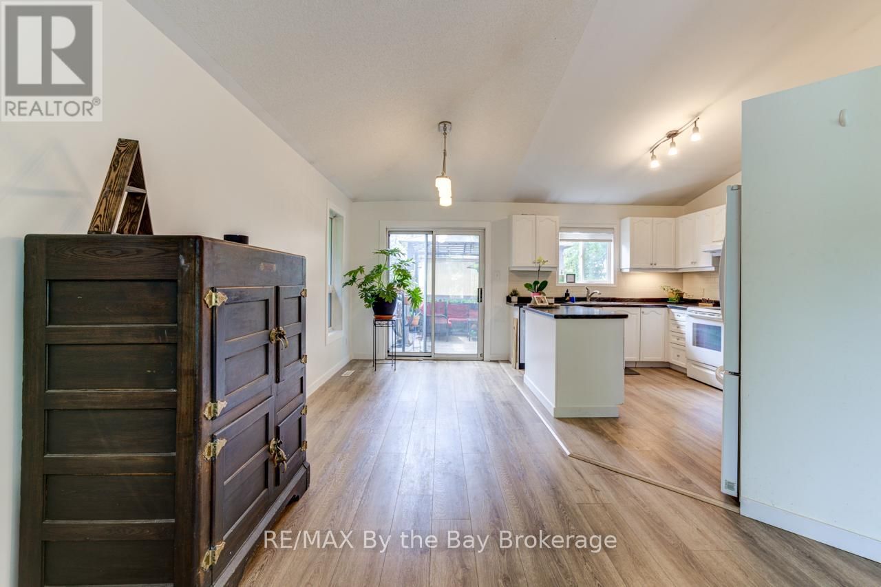 309 BALSAM STREET Image 9