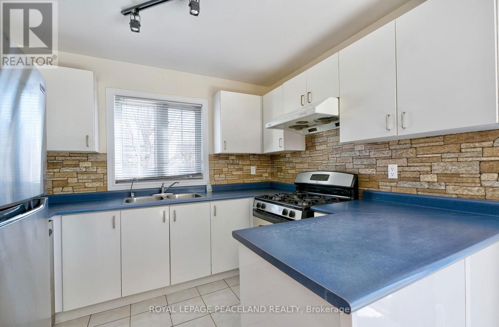 32 COUNSELLOR TERRACE Image 19