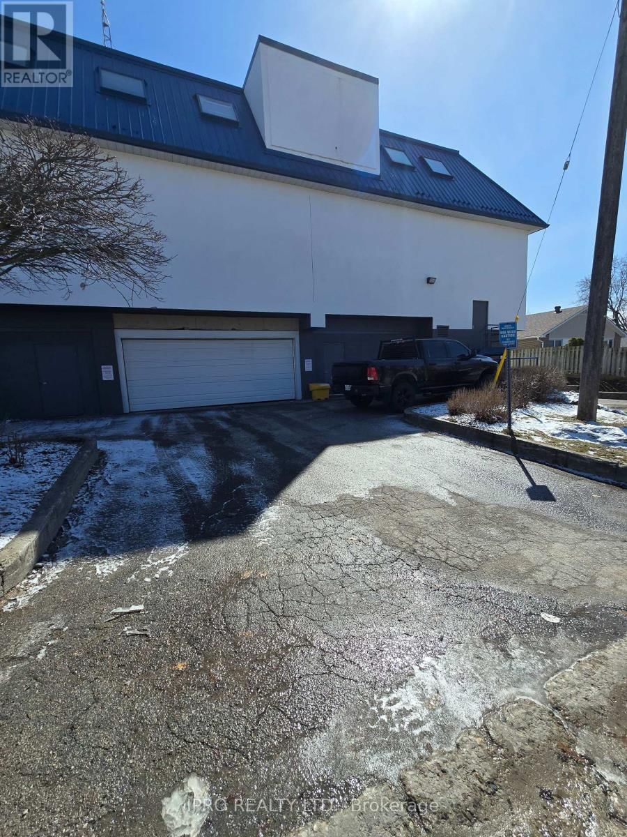 B1 - 128 PENETANG STREET Image 24