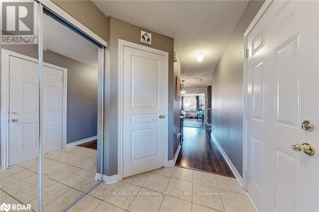 28 LANCASTER COURT Image 2
