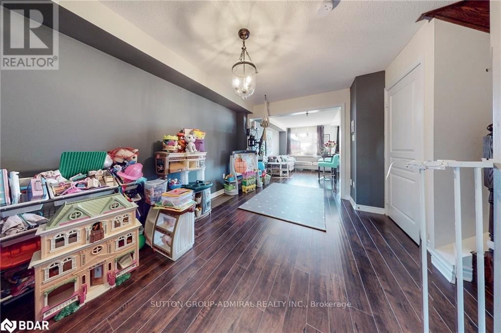 28 LANCASTER COURT Image 4
