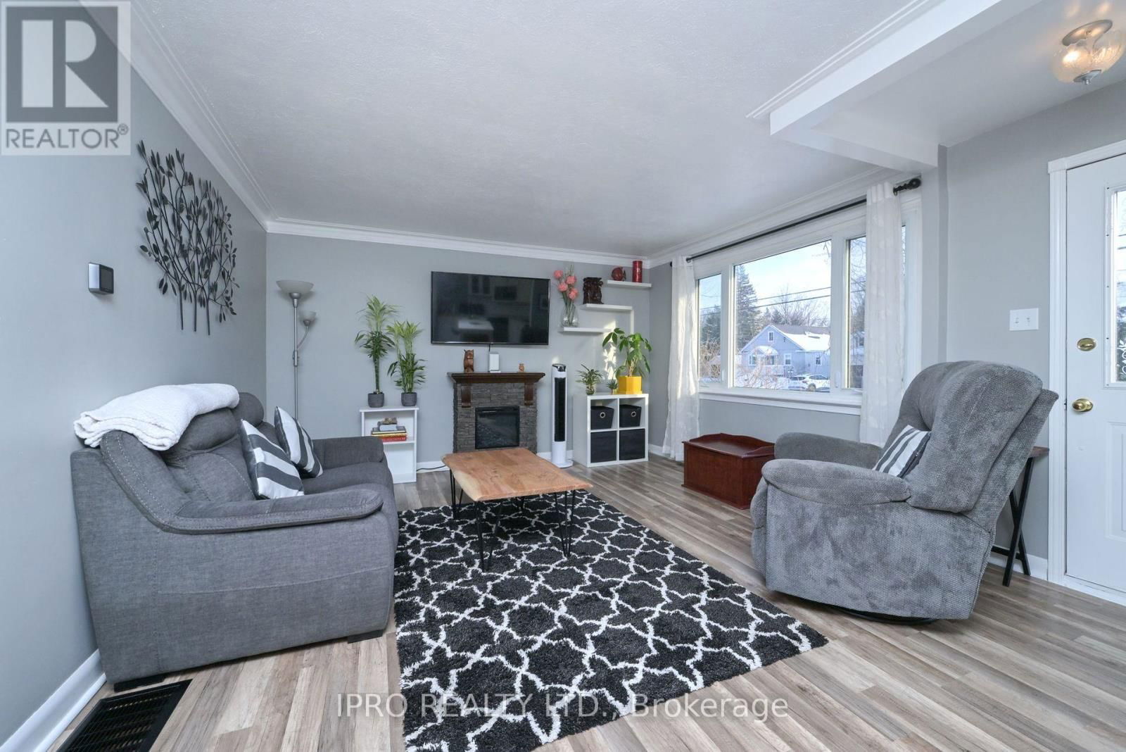 204 BROCK STREET Image 10