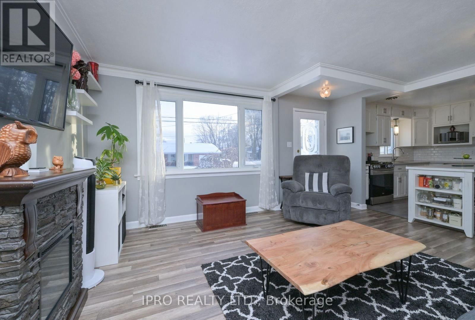 204 BROCK STREET Image 12