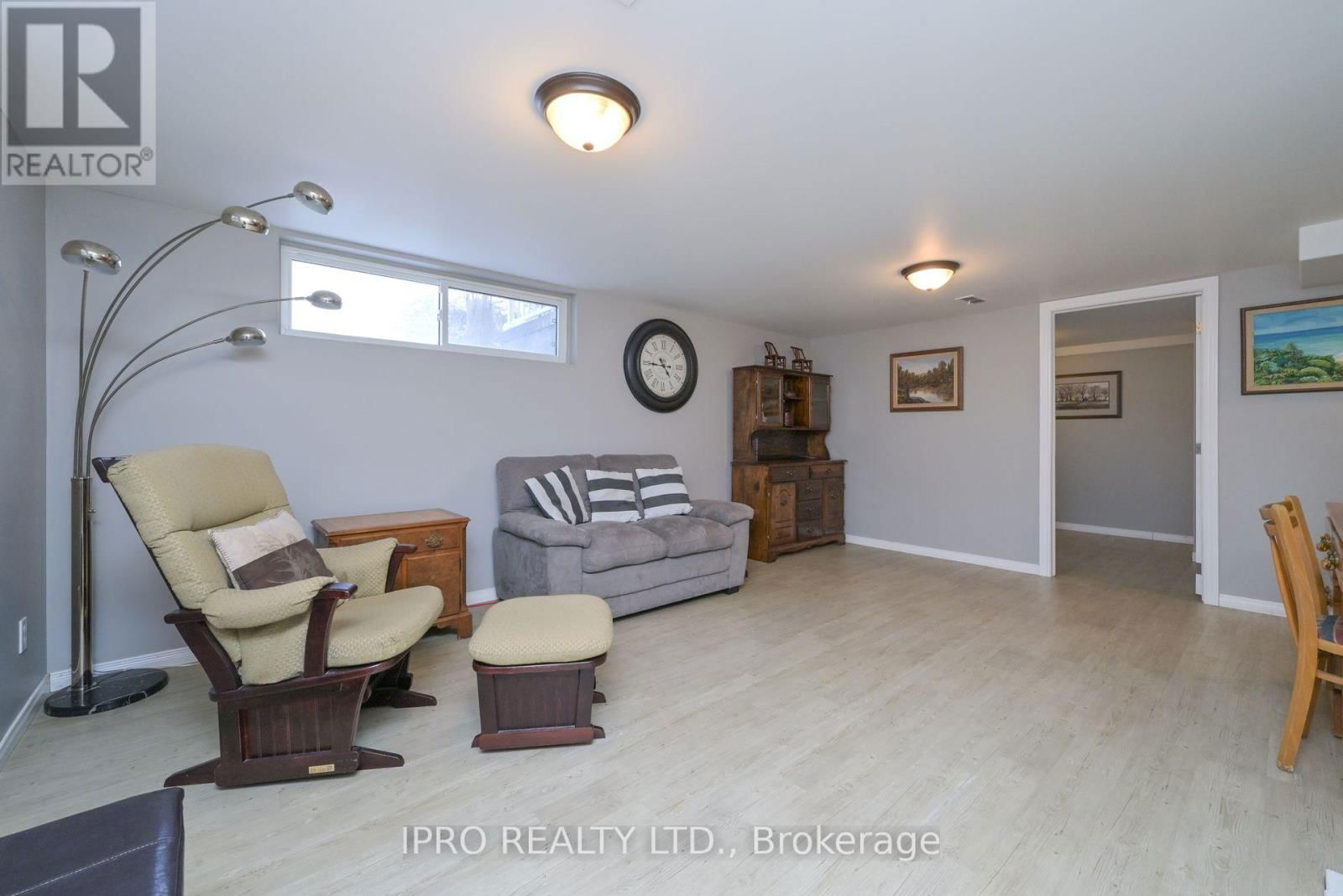 204 BROCK STREET Image 18