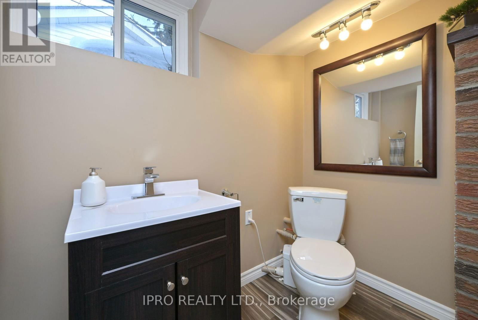 204 BROCK STREET Image 22